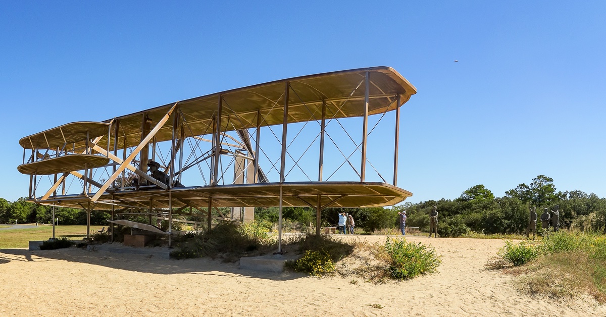 It’s #traveltuesday at the #WrightBrothersNationalMemorial in #kittyhawknc in #outerbanks. Read my article on the #wrightbrothers & #aviationhistory - bit.ly/3R34lll.

#iloveobx #obxnow #obxlife #visitnc #WilburandOrville  #firstinflight #travelwritersuniversity #ifwtwa