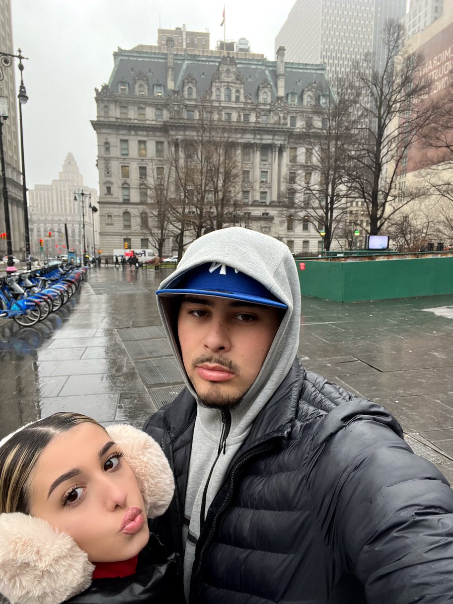vickyyeissa's tweet photo. NY w my best friend❤️ https://t.co/JfhpuZ2TYv