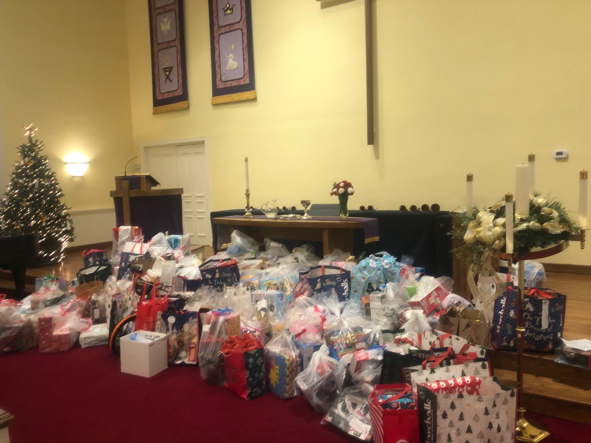 StomptheMonster's tweet photo. Last holiday season, we partnered with 3 organizations to help  provide gifts for our #AdoptAFamily effort. We're so thankful for our partners and for those who donated time and effort to our initiative. #StompTheMonster https://t.co/ICeuk6p6Mx