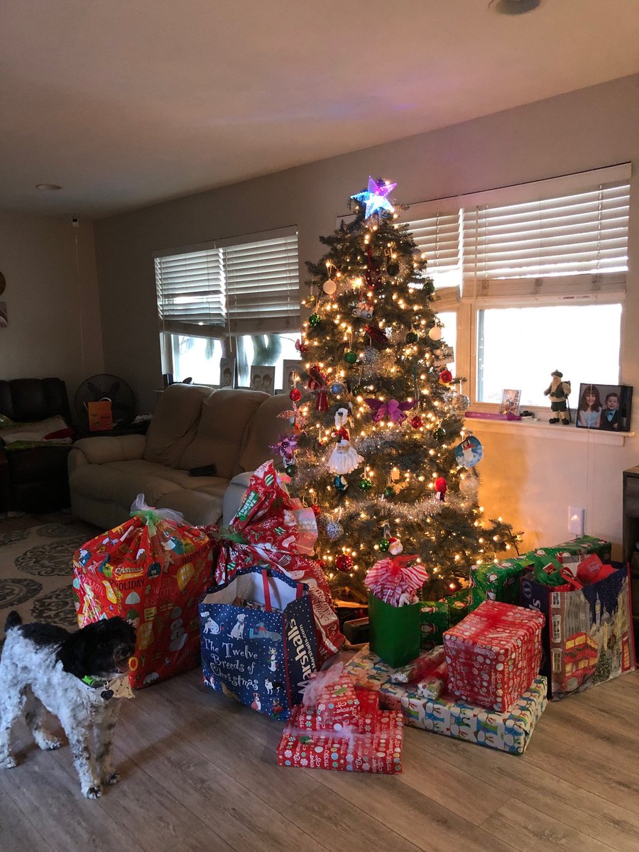StomptheMonster's tweet photo. Last holiday season, we partnered with 3 organizations to help  provide gifts for our #AdoptAFamily effort. We're so thankful for our partners and for those who donated time and effort to our initiative. #StompTheMonster https://t.co/ICeuk6p6Mx