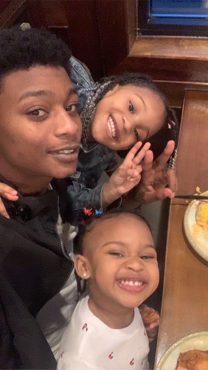 ReadyRiko's tweet photo. Had fun wit my Girls🖤🤞🏽

#kids 
#girls 
#dad 
#daughter 
#fun 
#food https://t.co/znzltzUDEZ