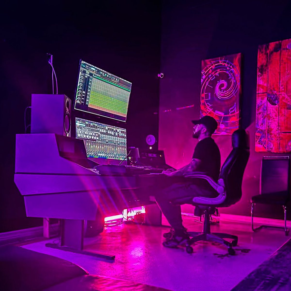 Avid's tweet photo. šļø Making music
š· https://t.co/5QWY5TaMjJ
ā¶ļø https://t.co/QBsNfbDFgU
#studiolife #makingmusic #arizonamade #engineering #musicproduction #grindtime #protools #avid https://t.co/4TAKwNsip8