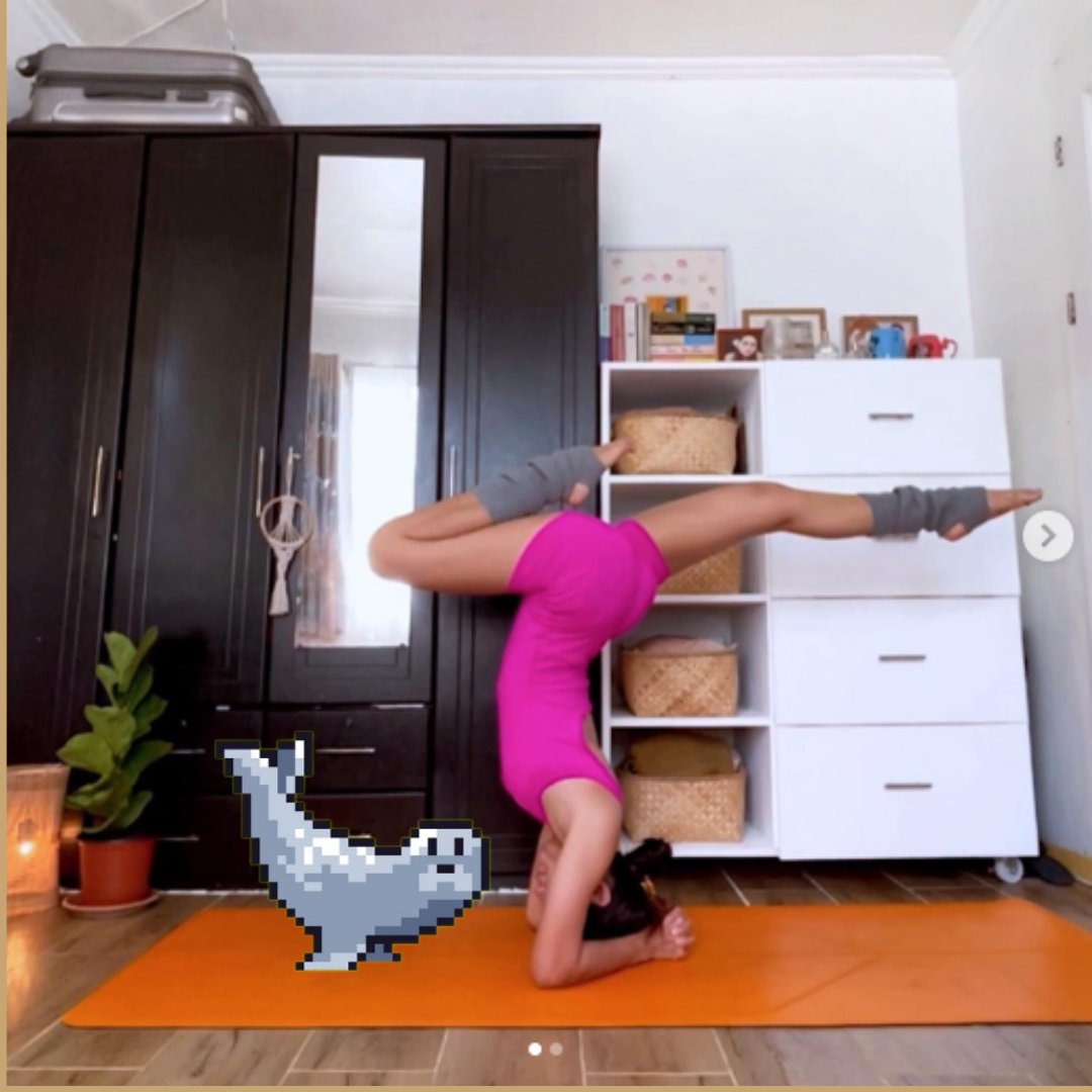 Guess who is sharing my mat with me today! :D #yogapetz #yoga  <a href="/Kakarot_F23/">Kakarot ❤️ WELL3 🌈</a> <a href="/keung/">Keungz</a> <a href="/yhopak1/">manager</a>