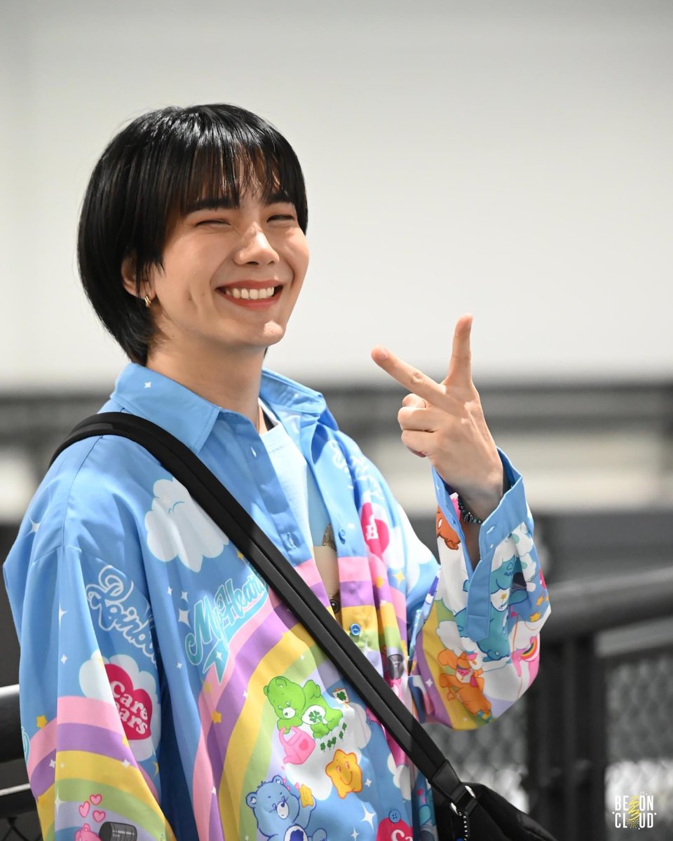 " อยู่กับผม เจ็บปวดหน่อยนะครับ "
รู้แล้วทำไมบิวถึงพูดแบบนี้ เพราะเราเจ็บปวดที่เห็นบิวเจ็บปวด ตอนบิวมีความสุขเราอยู่ด้วยกัน แล้วตอนบิวมีปัญหา ทำไมเราต้องหนีไปด้วยหรือซ้ำเติมด้วยล่ะ  มาเข้มแข็งไปด้วยกันนะค้าบ 💙🥰#WeLoveBuild #buildjakapansupport #Beyourluve