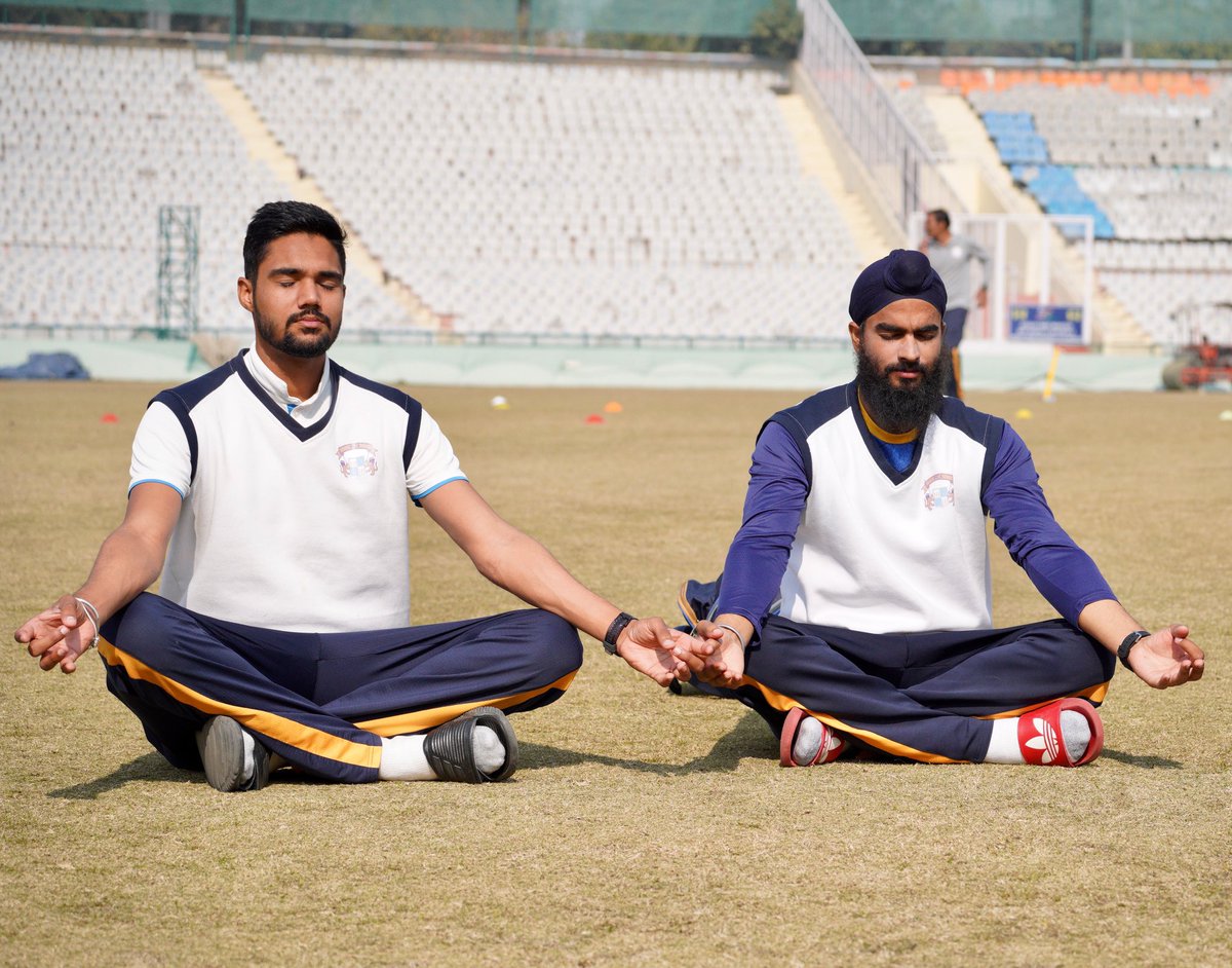 pcacricket's tweet photo. Rain rain go away, #TeamPunjab wants to play 🏏😃
Praying for a clear sunny day 😅☀️ #RanjiTrophy #PunvVid @BCCI @BCCIdomestic 

#pca #pcanews #punjabcricket #punjab #cricket #punjabcricketnews #cricketnews #domesticcricket #PunjabTeam #India @JassBaidwan @gurnoorsbrar https://t.co/RFvsFwLz1g