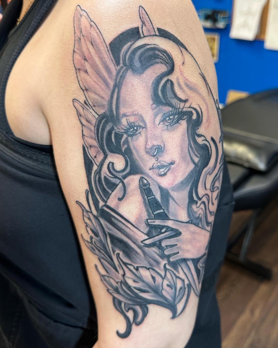 spoofaay's tweet photo. Always forget to post work on here. Big fucking shoutout for @thatsontay for getting my favorite tattoo in 2022 💖💖 https://t.co/KtexmwNdHI