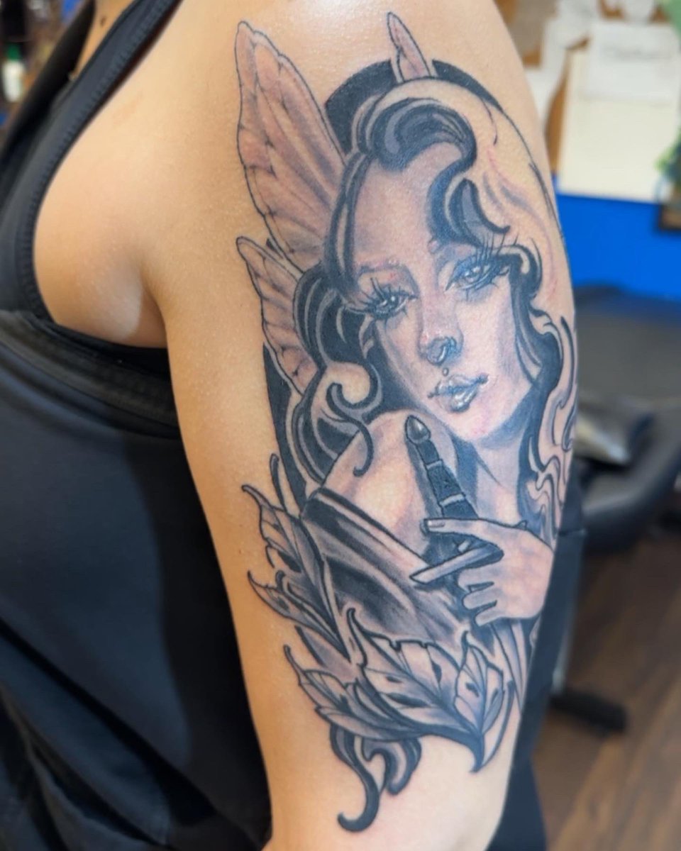 spoofaay's tweet photo. Always forget to post work on here. Big fucking shoutout for @thatsontay for getting my favorite tattoo in 2022 💖💖 https://t.co/KtexmwNdHI