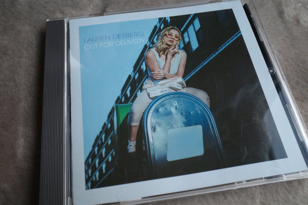 kawauso55's tweet image. 雪で散歩断念して部屋でこれ聴いてる
めっちゃいいわぁ〜
#laurendesberg #outfordelivery