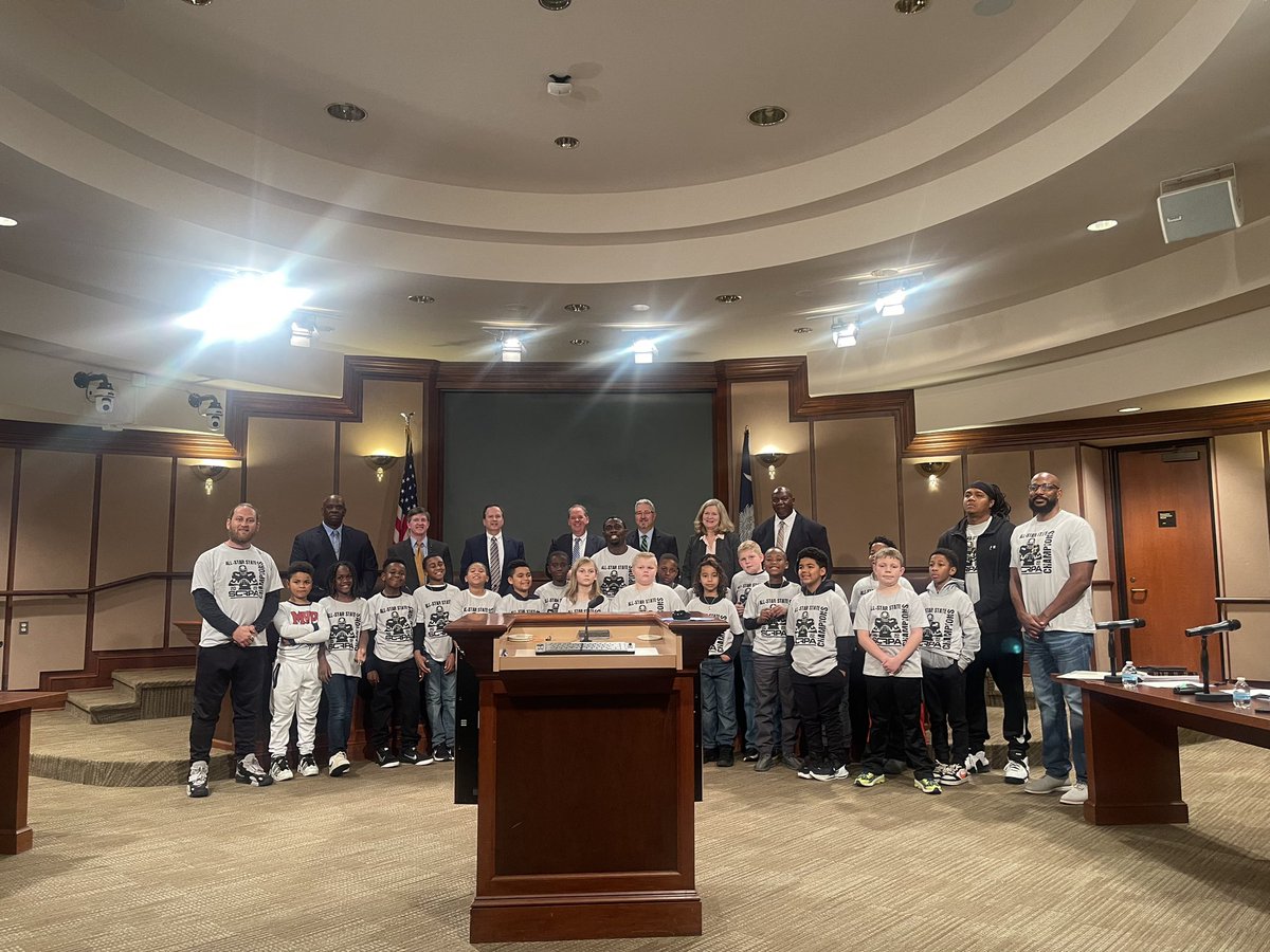 tcolvin35's tweet photo. Thanks too the City of Rock Hill for showing us some luv, 2X State Champions…✊🏿 ###WeLuvFootball ###IDoItForTheKids ###DaybyDay ###RockHill ###BirdGang … https://t.co/6x8cQOOtC9