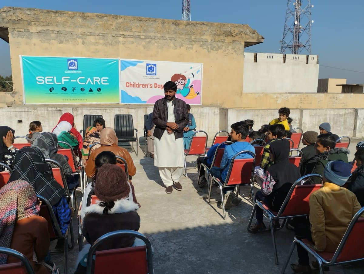 AlkhidmatO's tweet photo. الخدمت فاؤنڈیشن اسلام آباد آرفن کیئر پروگرام کلسٹر 02 کے زیر اہتمام ماہانہ سرگرمی کا انعقاد ہوا جس میں بچوں کا عالمی دن بھی منایا گیا۔اس موقع پر ماہر تعلیم عارف قریشی پرنسپل المعارج سکول نےبچوں کو Self-care کے موضوع پر لیکچر دیا اور اس حوالے سے سرگرمیاں بھی کروائیں. https://t.co/NI3odhScQG