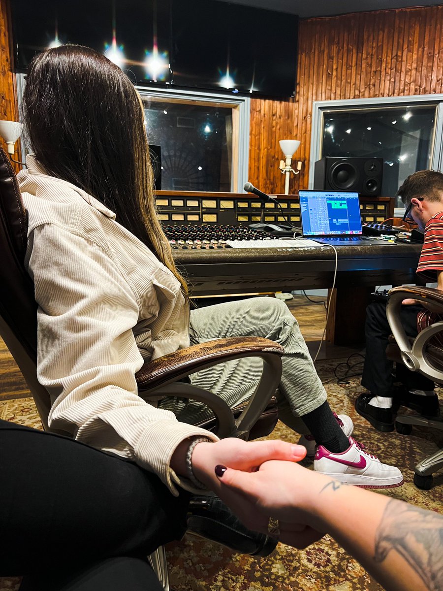 aka_Spence's tweet photo. Studio girlfriend today 📸🤍 https://t.co/j3VoRIch1g