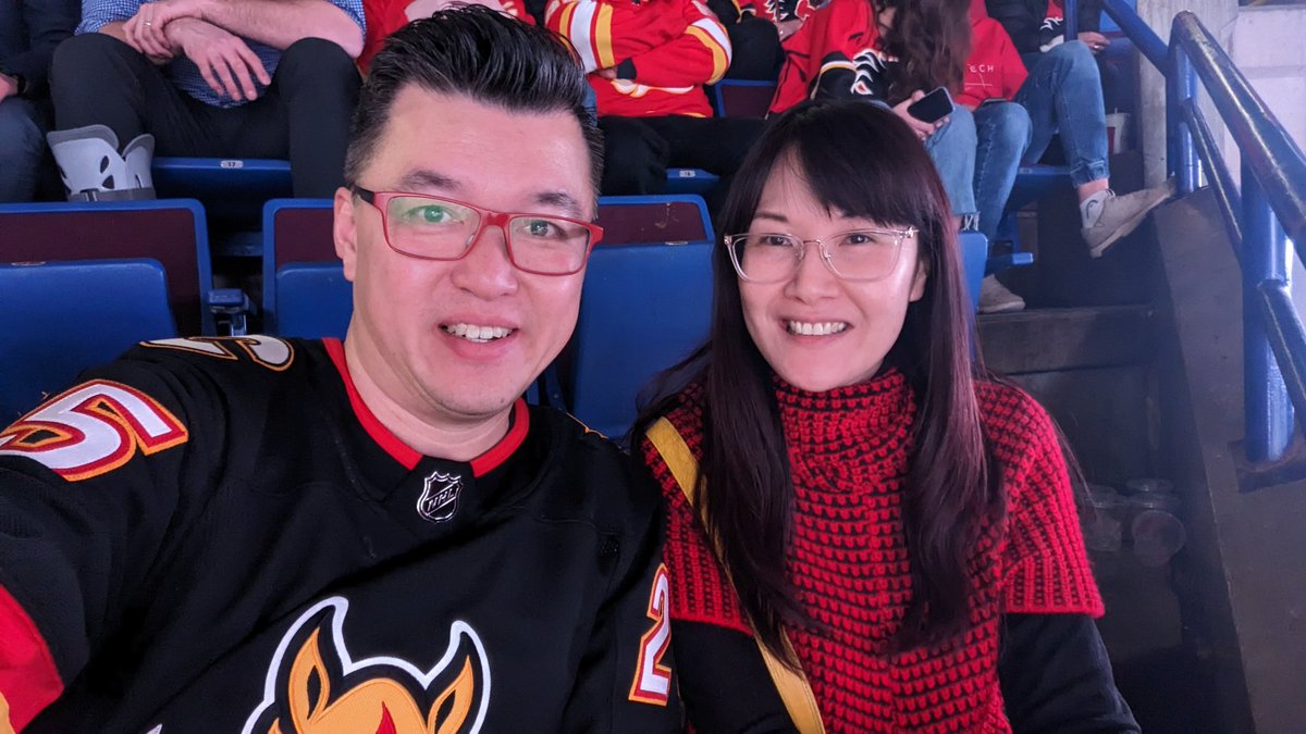 My special guest on a very special night @NHLFlames #FlamesTV #LarryKwong
