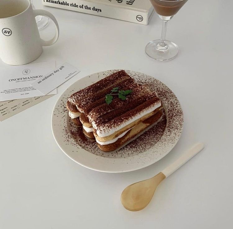 ⠀

⠀        °˖✧ 𝚃𝚘 𝙳𝚊𝚢 @ 𝙰 𝙲𝚄𝙿！

｡ﾟ･  𝙲𝚕𝚊𝚜𝚜𝚒𝚌 𝚃𝚒𝚛𝚊𝚖𝚒𝚜𝚞 𓈒𓂃

ทีรามิสุ ครีมนุ่มม~ รสสัมผัสละมุนลิ้น
มีความหวานพอประมาณ ได้รับรสชาติความหอมละมุนจากช็อตกาแฟพิเศษที่ทางร้านคัดสรรค์มาอย่างดี 

  รับรองความอร่อย ! #𝖻𝖾𝗍𝗐𝖾𝖾𝗇𝗍𝗁𝖾𝖢𝗎𝗉

⠀