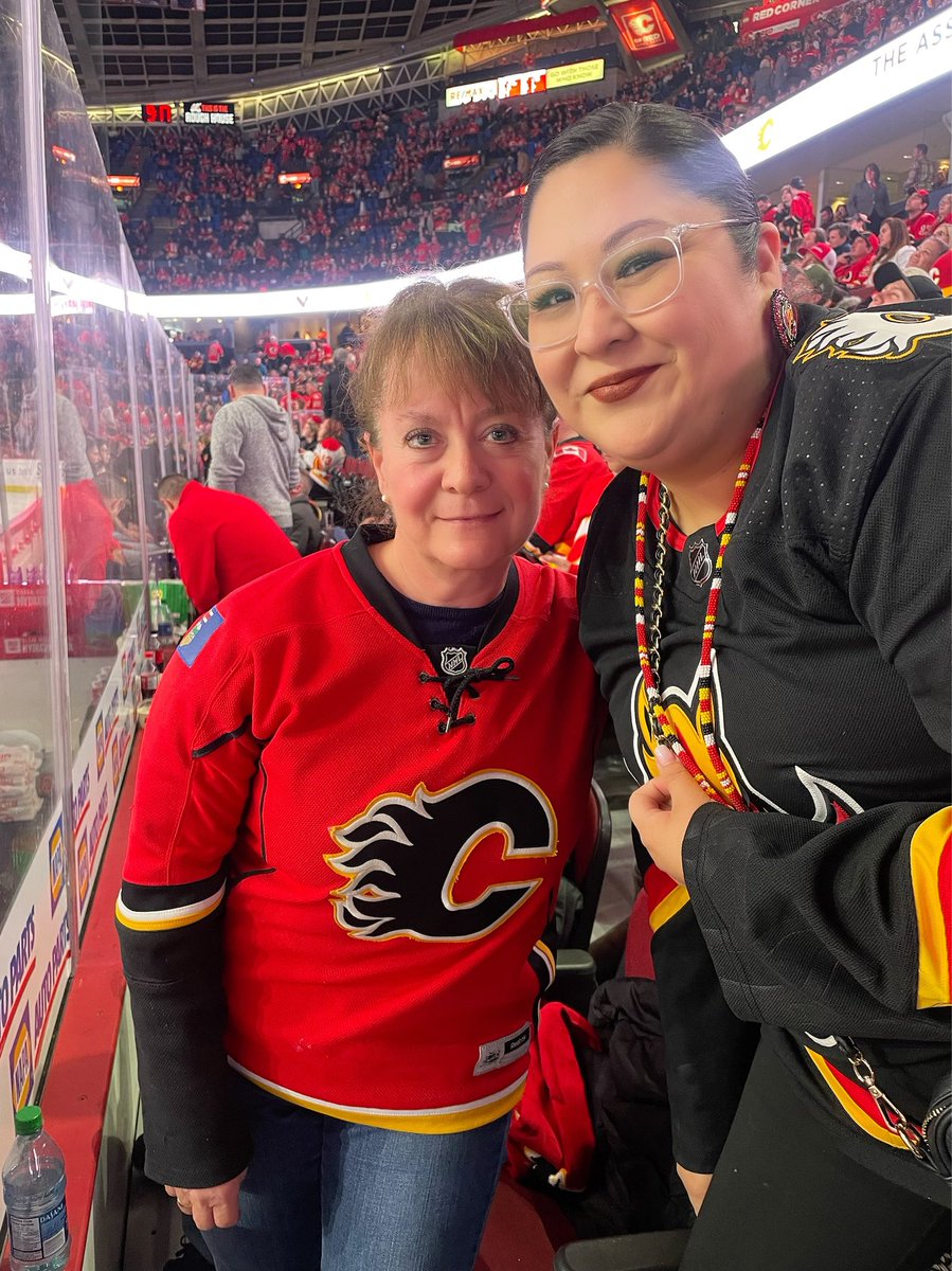 ashley_wright17's tweet photo. I said 2023 I’m gonna meet the @AngryFlamesLady 🙌🏽🔥🔥 https://t.co/RTcmRPgZ1c