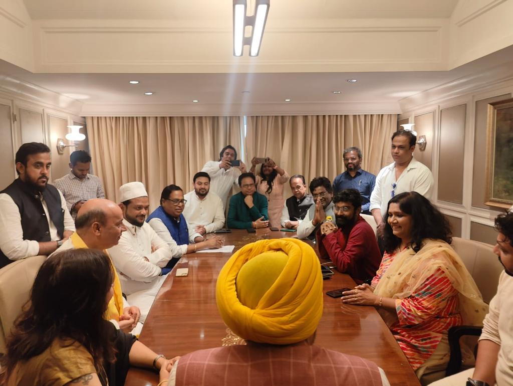 AAPJunaidkhan's tweet photo. Very important meeting about to making strategy for #bmcelection2023 with special Guest @BhagwantMann @PreetiSMenon @MumbaiPressNews @AAPMumbai @AAPMumbadevi @AAPMaharashtra https://t.co/IsAXVKiyoT