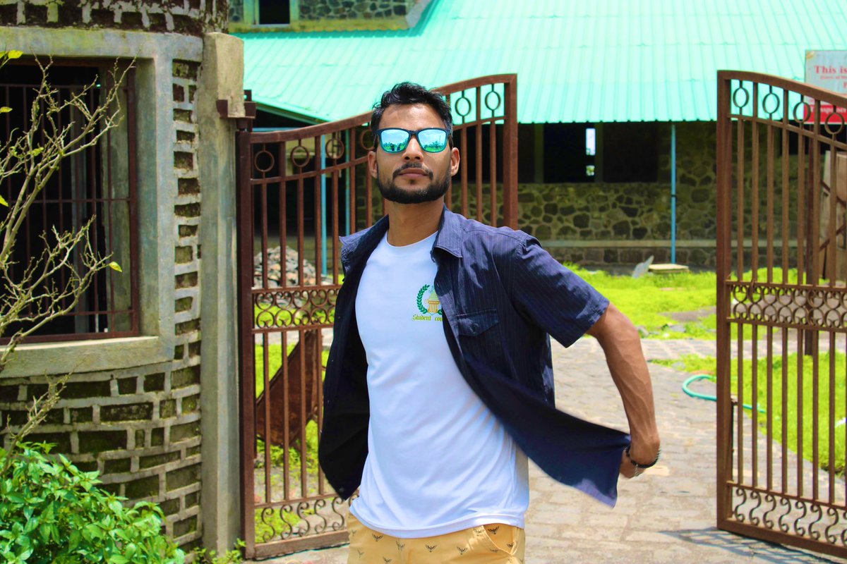 mukt__parinda's tweet photo. हमने कब चाहा कि तू हमारा ही हो जाए
तू बस इतना हो कि आँखों का गुज़ारा हो जाए !!
#samne https://t.co/V8dnCsmxiJ