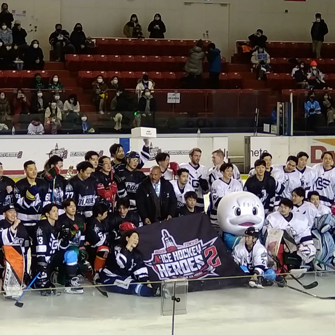 46U2AhU6TYVhCsb's tweet image. 先々週末、そして先週末の
アイスホッケーアジアリーグの
選手の皆様との氷上交流会に
参加しました

僅かな時間ながらお話しする
ことができ、素敵な時間を
過ごすことができました🙆🤗
🐜がとうございました

#アイスホッケーアジアリーグ
#アイスホッケーヒーローズ2 
#アイスバックス氷上交流会