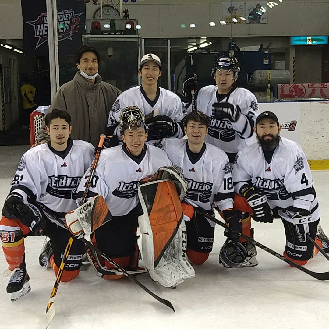 46U2AhU6TYVhCsb's tweet image. 先々週末、そして先週末の
アイスホッケーアジアリーグの
選手の皆様との氷上交流会に
参加しました

僅かな時間ながらお話しする
ことができ、素敵な時間を
過ごすことができました🙆🤗
🐜がとうございました

#アイスホッケーアジアリーグ
#アイスホッケーヒーローズ2 
#アイスバックス氷上交流会