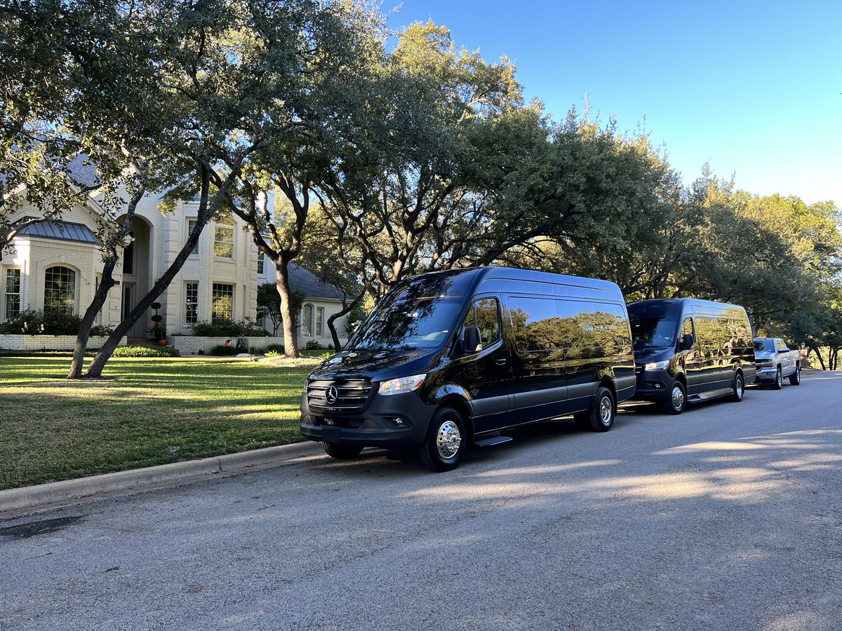 MSLuxuryVIP's tweet image. Always here to serve all your professional chauffeured needs. 

#mslux #msluxuryvip #austin #ATX #atxlife