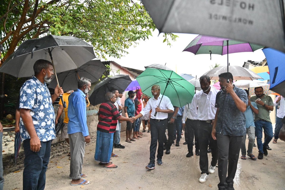 Miuvaan's tweet photo. ބޯ ވާރޭގައި ނިކުމެ މާޅޮހު އެމްޑީޕީ މެމްބަރުންނާއި ދާއިރާގެ މެމްބަރުން ބުނީ #ކުރިއަށް ދާން ބޭނުންވަނީ ދިމާވާ ގޮންޖެހުންތަކާ ކުރިމަތިލައި، ރައްޔިތުންނަށް ކޮށްދޭ ކަންކަން ހުއްޓާނުލާނެ ވެރިއެއްކަމަށް. އެވެރިޔަކީ ރައީސް @ibusolih ކަމަށް. 

#Ibu2023
#MDPKuriah https://t.co/1fygwXUC5h