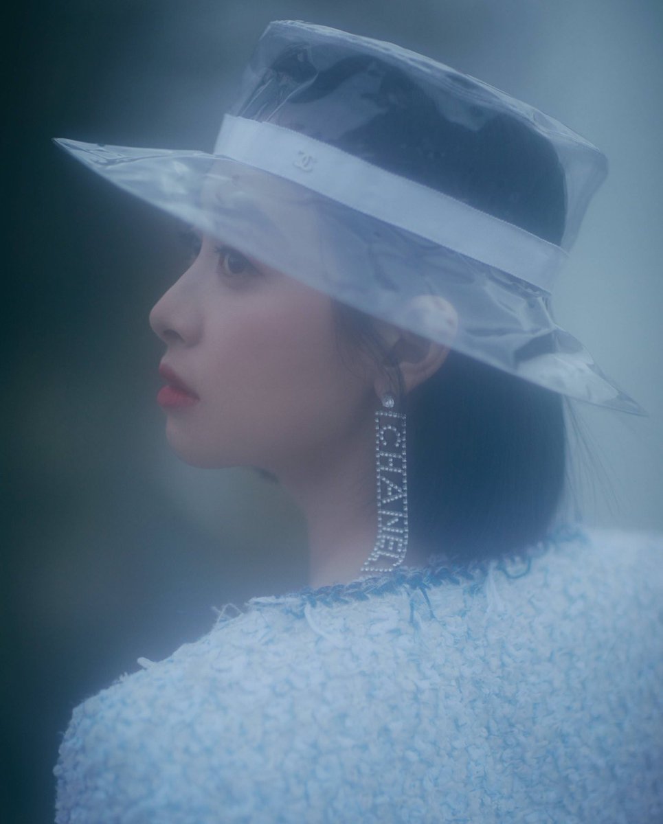 songqianarchive's tweet photo. missing our chanel girl hour ✨

#songqian #victoriasong #宋茜 https://t.co/eAmxleNgum