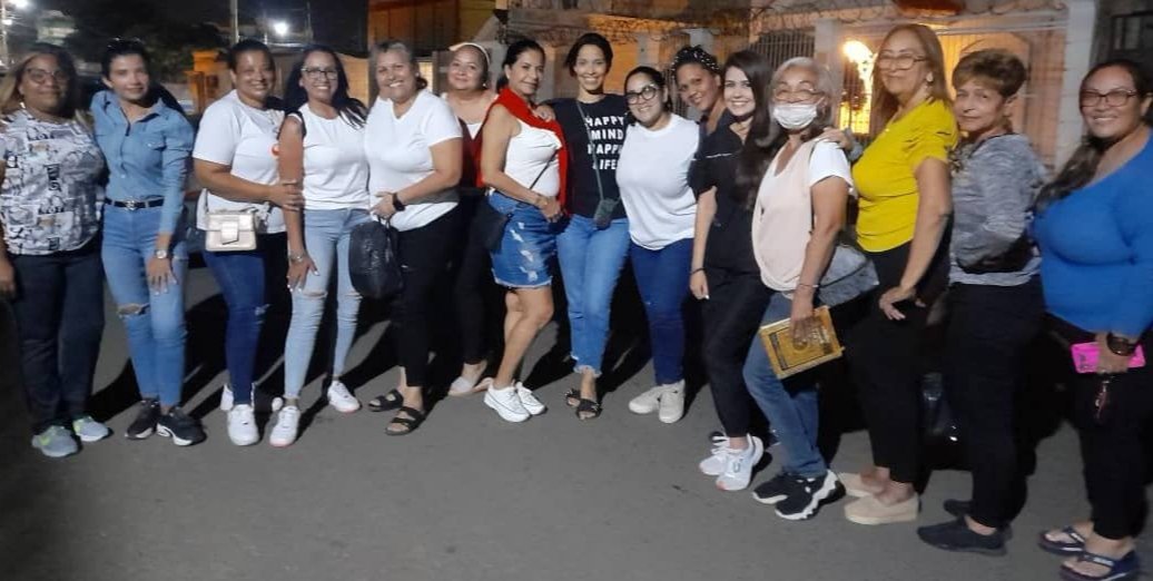 ElluzAD's tweet photo. #HOY en Reunión de Mujeres #ADecas comprometidas #Organizando la visita de nuestro Sec de Organización Nacional Carlos Prosperi. Mujer, pilar fundamental para una Venezuela Democrática 🏳️🇻🇪 @prospericarlos @aixacaracas @DianaCamacaro @francolustay @EvelynPintoD @maralisd https://t.co/1iiiuVvVed
