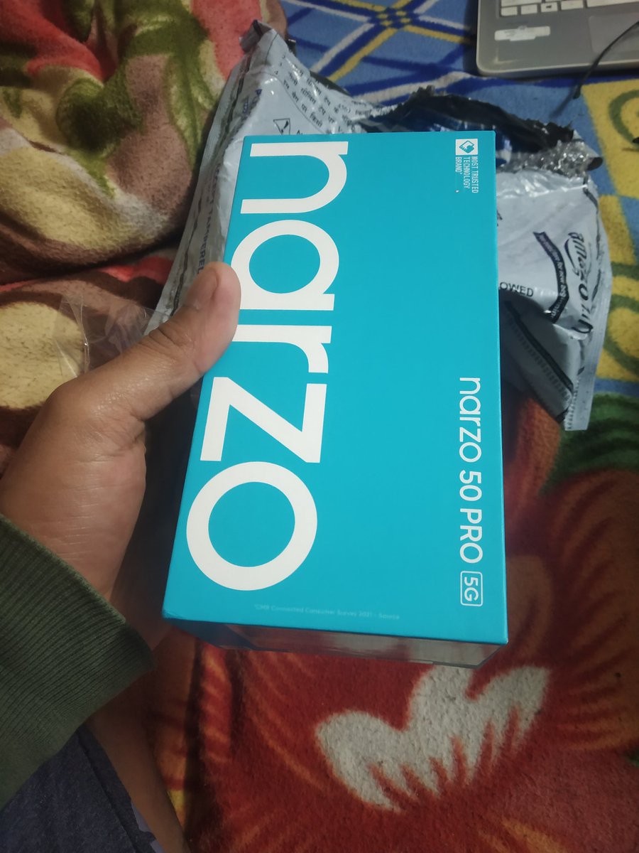 KUMARUT1004's tweet photo. I ordered redmi note 11t 5G and instead I received realme narzo 50.
I raised a complaint against this bt Amazon is not helping me out. 
They have completely raised their hands and are blaming me responsible for the interchange of the phone.
Feeling totally helpless(no invoice) https://t.co/Ar1g7uuBzF