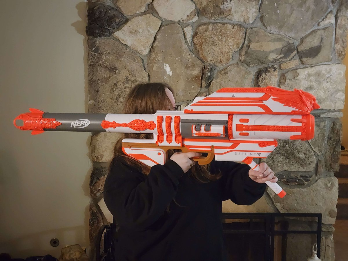 KraftyMattKraft's tweet photo. Oh, MAN, did I win some serious "dad-points" today with my daughter. Her and I play Destiny together. We have matching VOG Raid jackets, and now she has a Gjallarhorn. I am beaming like the Old-man when he gave his son the Red Ryder for Christmas. @Bungie #Destiny2 #DadsOfDestiny https://t.co/rELSh8Yohy