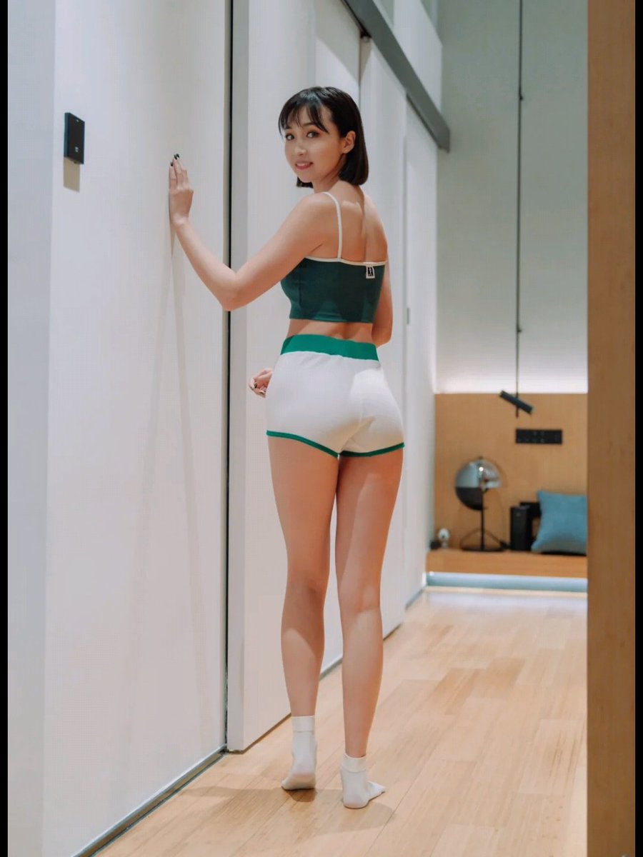 idbkdbdjdj's tweet photo. 健身长白袜 https://t.co/PYDQ9yXFSA