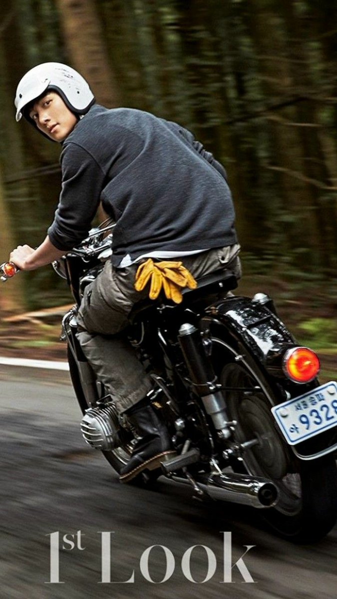 JcwLatin's tweet photo. ¿Qué te gusta hacer para recargar energías? 
JCW: "Andar en mi motocicleta. 🏍
Me gusta el sonido del viento que pasa por mi cara, y también disfruto un poco de la velocidad"
***
Feliz noche Ji amigas🌹
Visiten su canal de YouTube:
⚀https://t.co/300V1WYSry https://t.co/fAI40EdFky