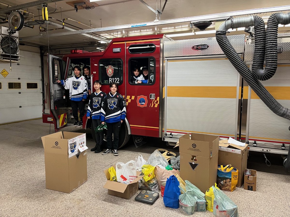york_2006's tweet photo. @NYHLHockey @MLSEFoundation @TorontoMarlies The U15 Knights will continue volunteering with  @globalmedicdmgf in order to help pack emergency supplies for those less fortunate - domestically and overseas and @nyhfb to help collect food for those in need locally https://t.co/q53Wgg6ZXh