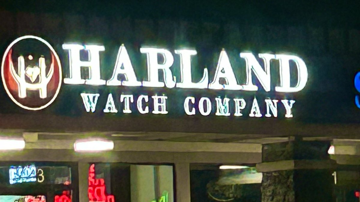 clairewill22's tweet photo. I was wondering why driving by this watch company always made me crave ice cream and I just realized today…
#Boston #jplicks https://t.co/Sr4aCEKT6B