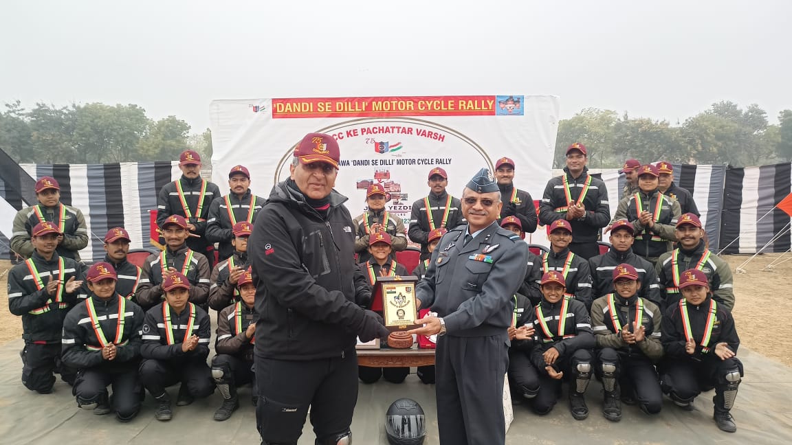 TejaniKartiki's tweet photo. #75yearsofNCC 
#AtmaNirbharBharatka #Salttosoftwarekasafar #Dandisedilli  #NCCJawaMotorcyclerally flagged off by @Lalit_DDGRajNCC sir from @SWComd_IA,Jaipur. Had a good Intrection with @ncc_rj_ @NCCDteRajasthan Cdts.
@ArvindKapoorTYG 
@DefencePRO_Guj 
@NCC_Dte_Gujarat 
@HQ_DG_NCC https://t.co/zBoGVV2nly
