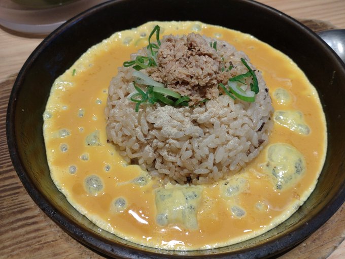 半熟卵とチャーハンをかき混ぜて、こーじゃ!(`・ω・') 