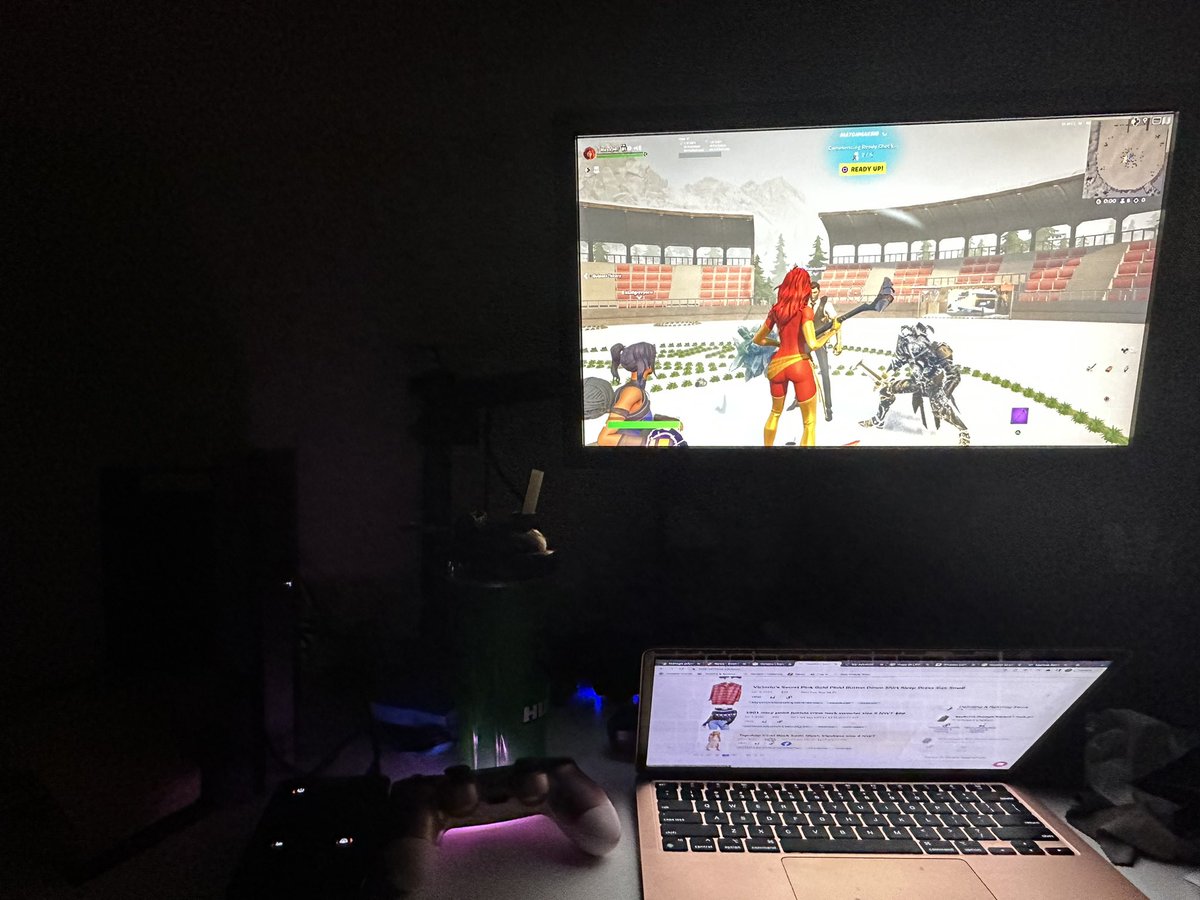 Rissa_MT's tweet image. When your avatar gets more action #cheeks #clapit #gamergirl #fortnite