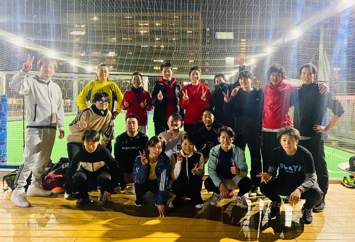 コワーキングでは 月に一回GTS（GOTO SPORTS）も開催しています✨
ゴーカート、ボーリングをしたり、
今後、卓球、バスケなどもしていきたいなと思っています。 スピンオフで人狼ゲームも。
そして今月はフットサル！！！ 大人になって運動して、色んな異業種の方と知り合えて楽しさしかありません