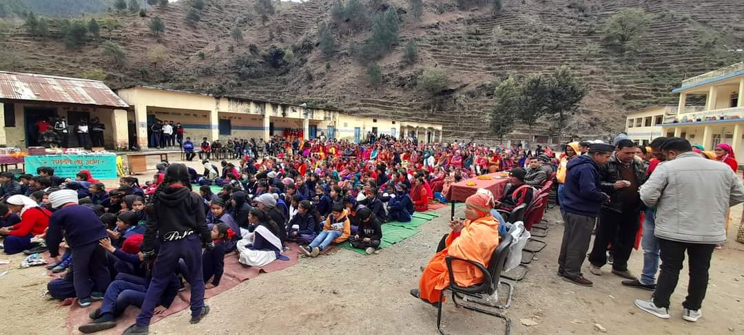 SManojSati's tweet photo. राठ क्षेत्र की प्रतिष्ठित समलौंण संस्था द्वारा एक दिवसीय राठ महोत्सव राजकीय इंटर कॉलेज साकरसेन पैठाणी पौड़ी मैं इस वर्ष भी 10 लोगों को समानित किया गया। मै हार्दिक आभार व्यक्त करता हूं इस संस्था के संस्थापक श्री वीरेन्द्र दत्त गोदियाल जी जिन्होंने मुझे इस पुरस्कार के लिए चुना। https://t.co/Z9Pcnz7iff