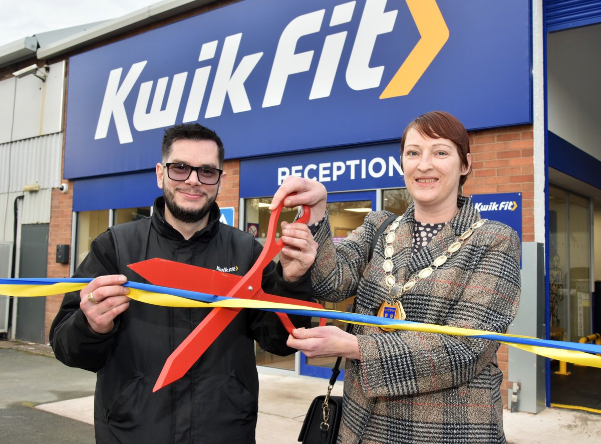 ShrewsburyTC's tweet photo. On behalf of the Mayor, Deputy Mayor, Cllr Becky Wall, officially opened the new Kwik Fit centre on Featherbed Lane. Refurbishing an existing building and installing solar panels in the roof, the centre is the first new Kwik Fit to open in the West Midlands for more than a decade https://t.co/meIYLsgQ3w