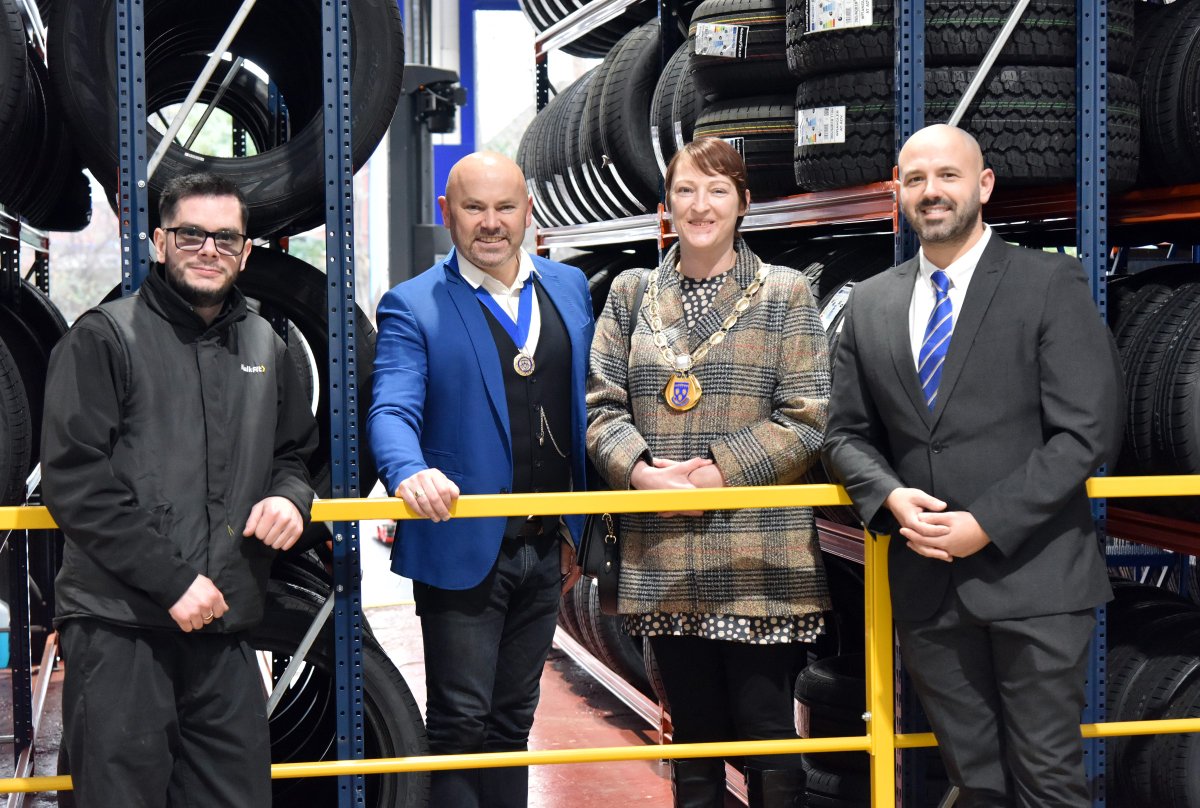 ShrewsburyTC's tweet photo. On behalf of the Mayor, Deputy Mayor, Cllr Becky Wall, officially opened the new Kwik Fit centre on Featherbed Lane. Refurbishing an existing building and installing solar panels in the roof, the centre is the first new Kwik Fit to open in the West Midlands for more than a decade https://t.co/meIYLsgQ3w