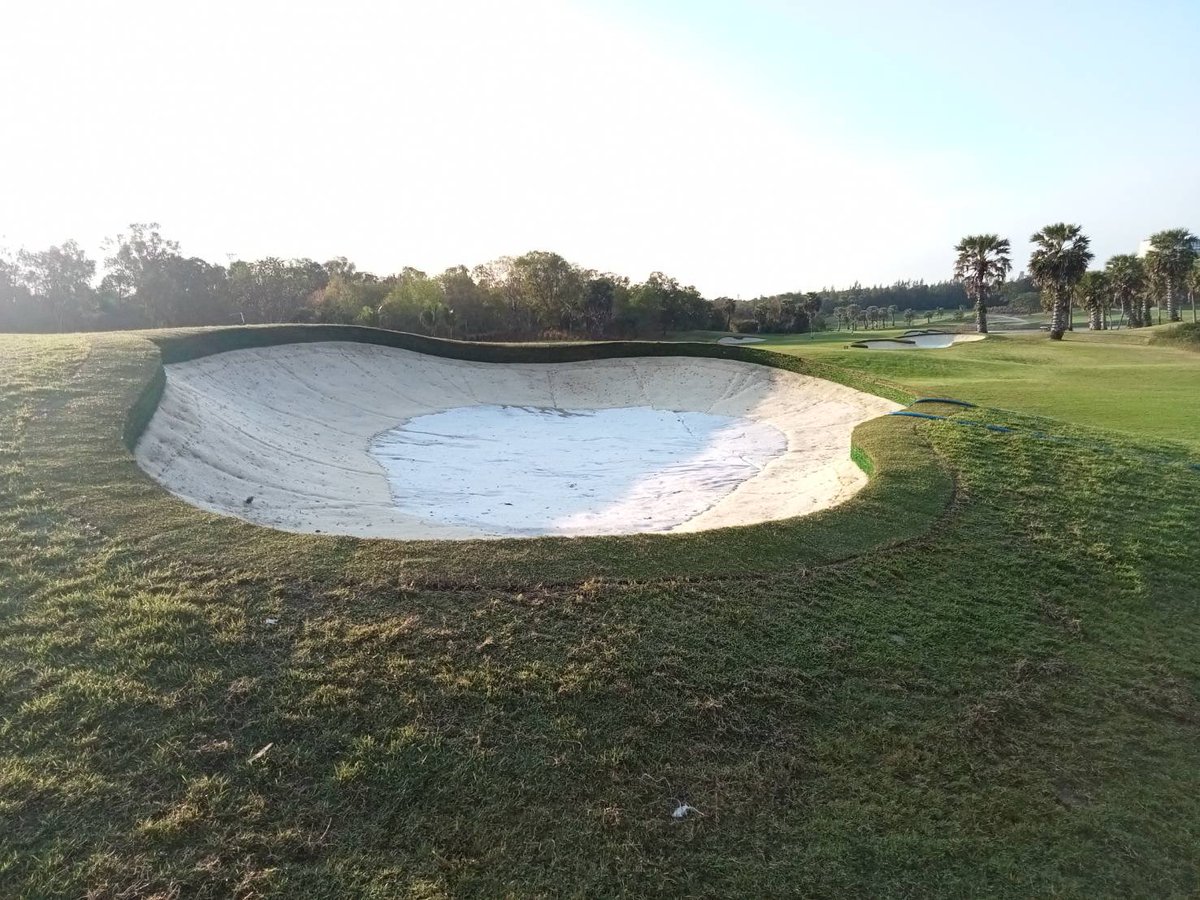 STSAsia's tweet photo. Getting a few fairway bunkers done before the DP Tour Event at Amata Spring Country Club next month. #DuraBunker #SandTrapper #StormProofBunkers #AmataSpring https://t.co/l9fcQWx74e
