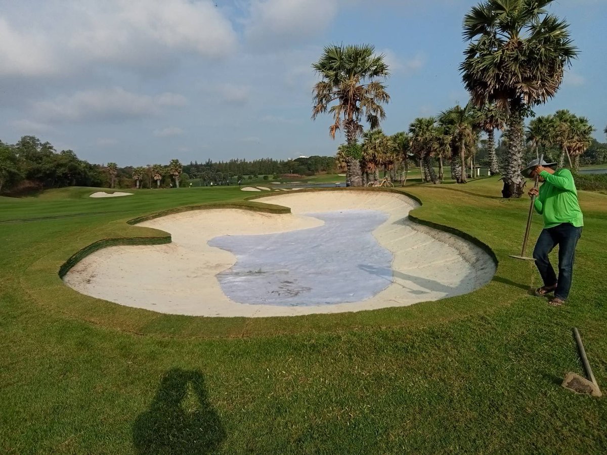 STSAsia's tweet photo. Getting a few fairway bunkers done before the DP Tour Event at Amata Spring Country Club next month. #DuraBunker #SandTrapper #StormProofBunkers #AmataSpring https://t.co/l9fcQWx74e
