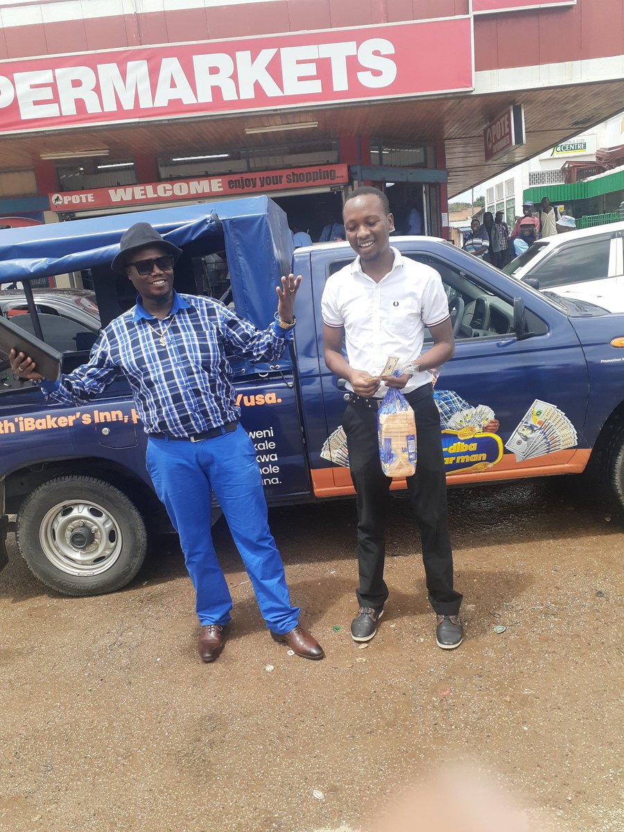 Humour Consultant we Arsenal (@ntandoyenkosi) on Twitter photo Ichooo #DollarMan in Zvishavane bajabulile abantu . Bathi i <a href="/BakersInnZW/">Baker's Inn Bread</a> yenza kakhulu Ichooo #DollarMan in Zvishavane bajabulile abantu . Bathi i <a href="/BakersInnZW/">Baker's Inn Bread</a> yenza kakhulu