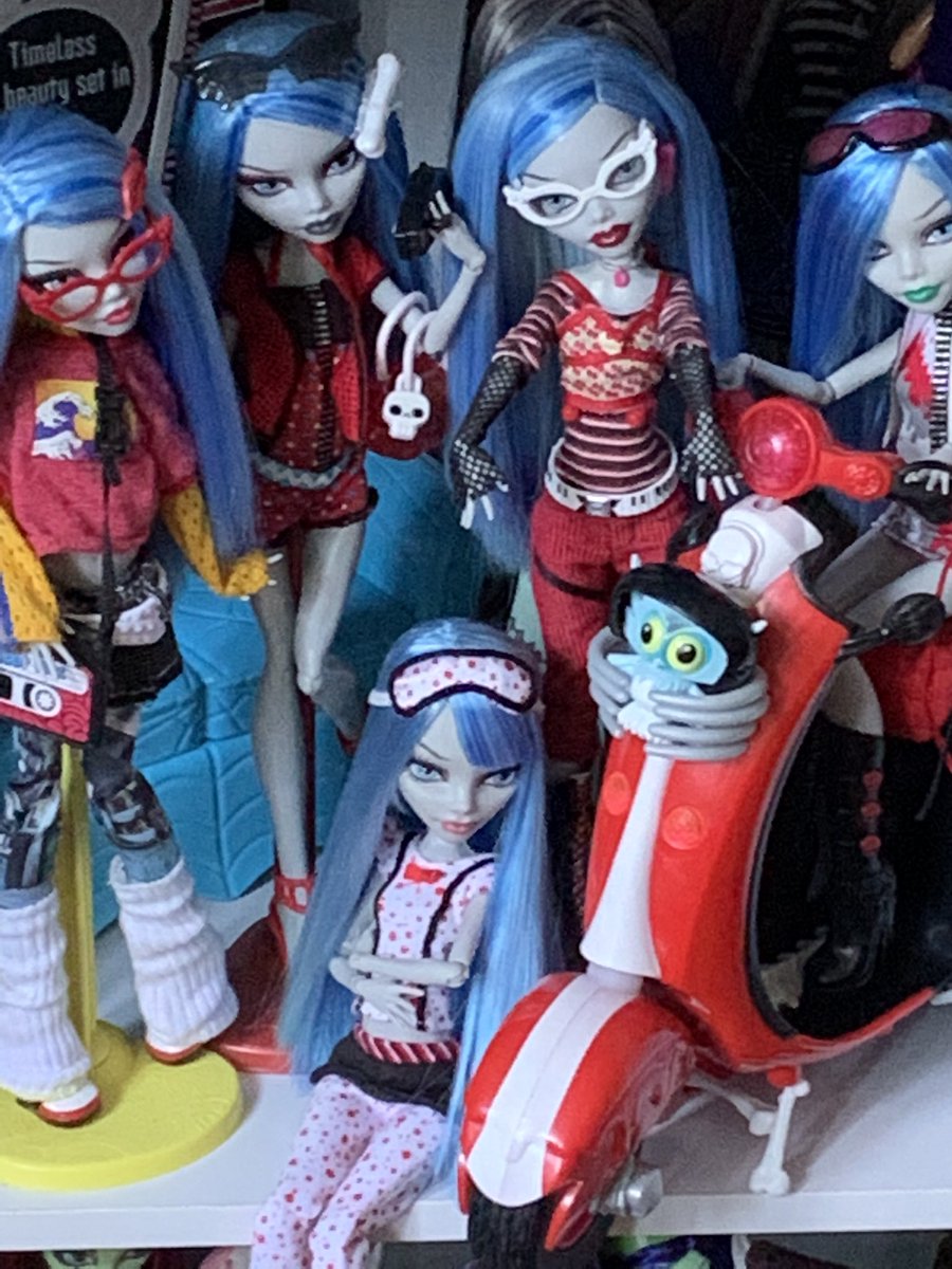 playbratdolswme's tweet photo. ghewlia army coming along goodly minus dotd who is so gluey that i can’t even look at her https://t.co/KKhCQhRQ6U