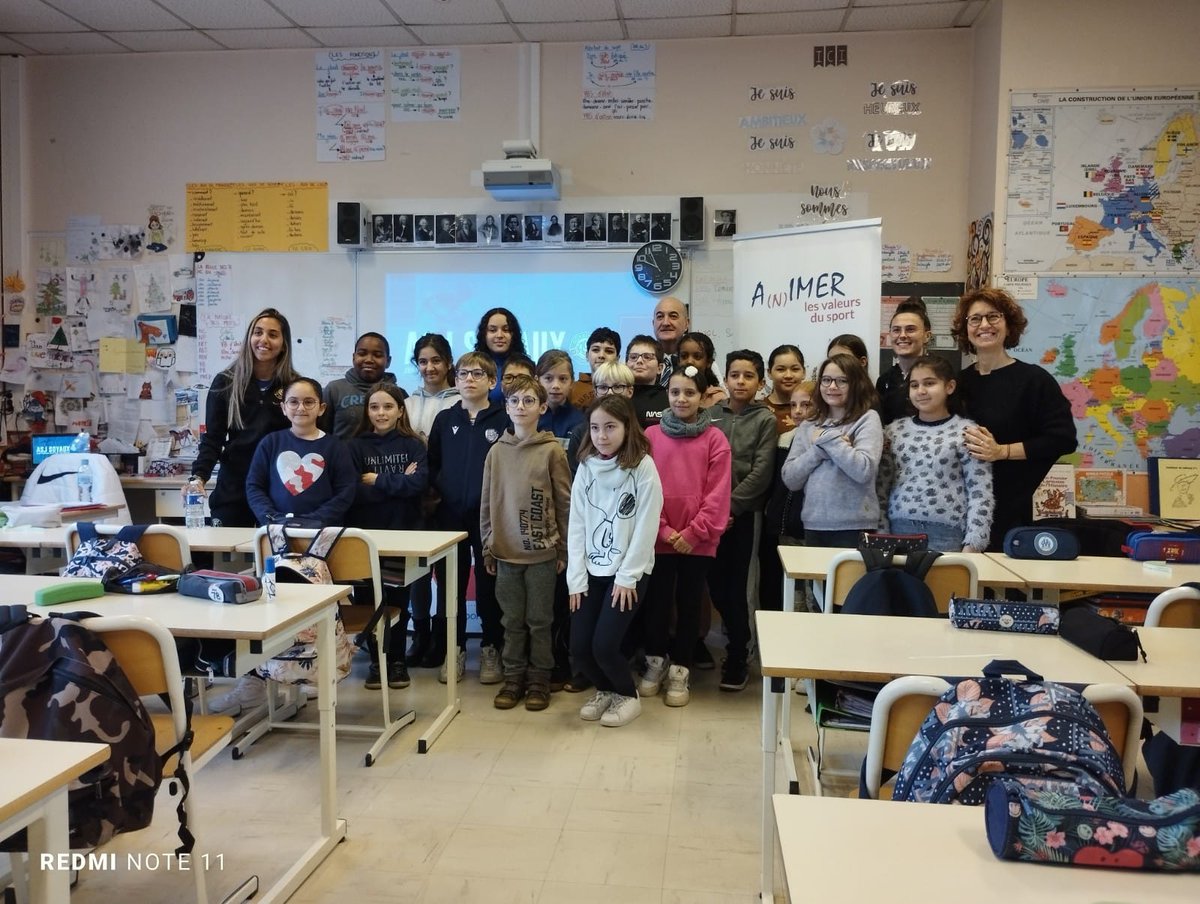 #journeeinternationaledusportfeminin  | Echanges très enrichissants auj à l'école V Duruy entre les élèves et 2 joueuses pro de l'ASJ SOYAUX en présence du #DASEN16 et de l' #USEP16. Objectif: rappeler que tous les sports peuvent être pratiqués les filles.