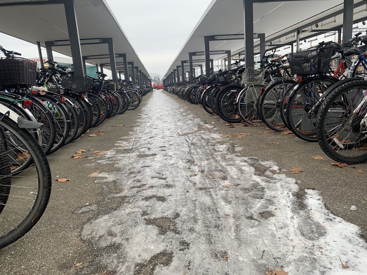Als velofreundlichste Stadt der Schweiz geht das besser, oder <a href="/StadtBurgdorf/">Stadt Burgdorf</a>? 
🥶