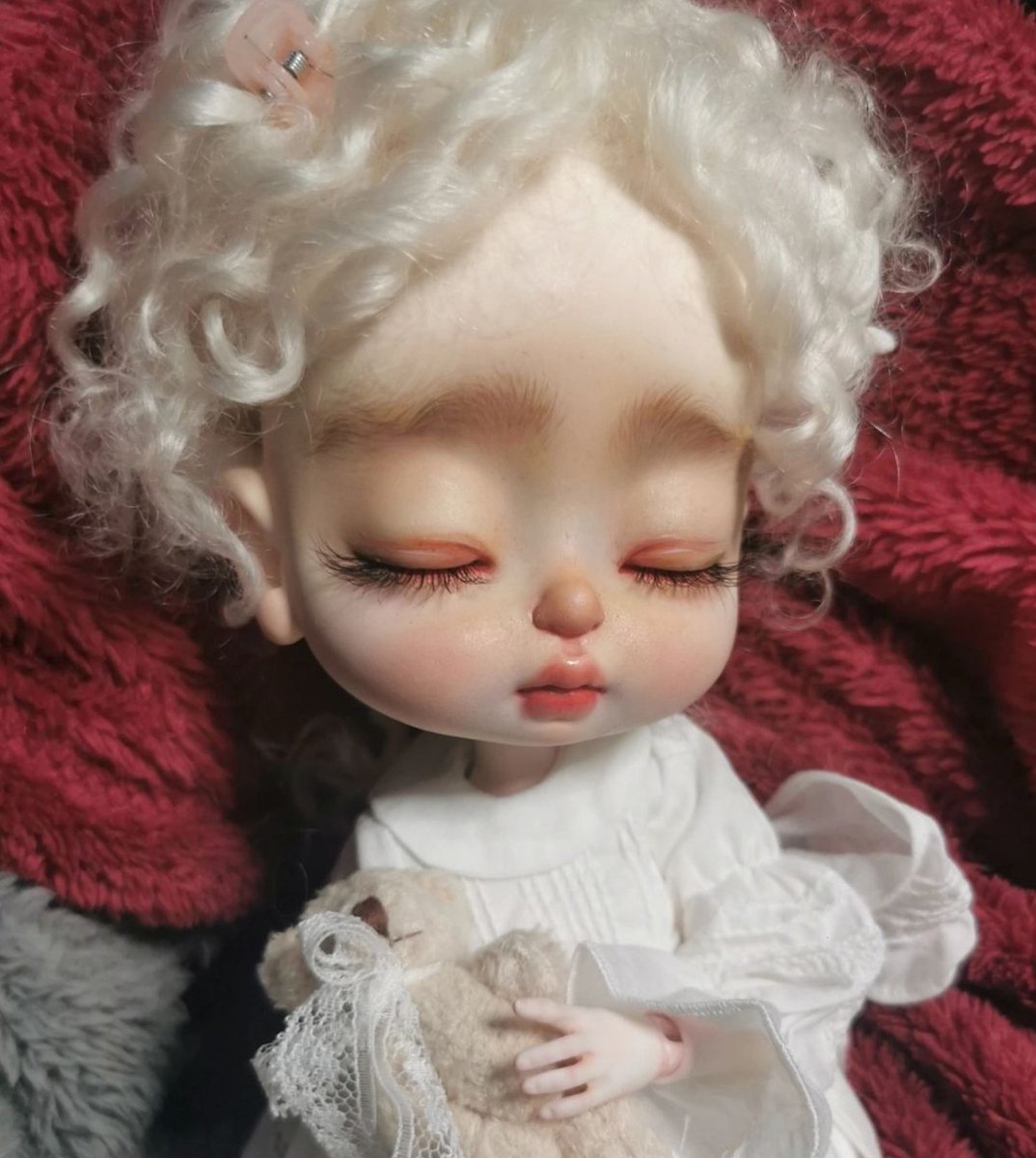 Ginana BJDドール
眠眼版、、可愛いでしょ。。

#blytheclothes #blythe #blythedoll
#blytheoutfit #blythecustom #Ginana #ginana #doll #customdoll
 #dollwigmaking #dollphotography #dollstagram 
#customblythe
#bjddoll #BJD #カスタムブライス
#bjd #bjddoll #吉娜娜 #bpfriends