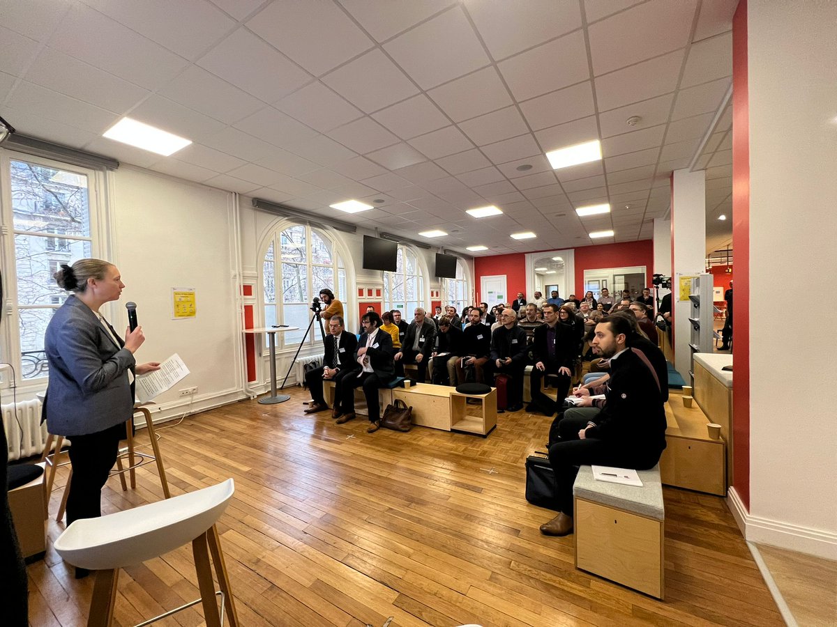 Numerique_Gouv's tweet photo. Aujourd'hui, nous réunissons les administrations pour une journée dédiée au #cloud, en présence de partenaires européens.

On y parle transformation des pratiques, impact usager, souveraineté, communs numériques, mutualisation &amp; ambitions de demain.

Infos https://t.co/uxhjpI5py9 https://t.co/sul33J8uP2