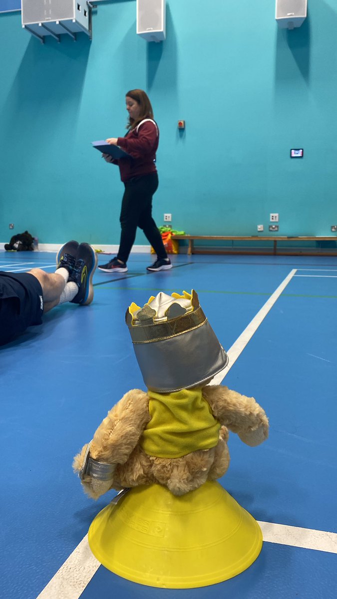 Listening to the game rules by <a href="/CaraLambPE/">Cara Lamb</a> 🐻👑⭐️💛

#StrathSportEd2023