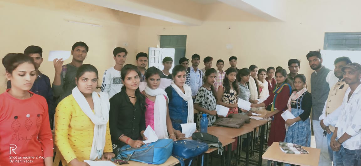 फरमान है दुनिया वालों से,
खुदा से ऊपर पहुँच नहीं
बेटी से जीवन जन्नत है,
बेटी जीवन पर बोझ नही।

बेटियों के उज्जवल भविष्य की कामना के साथ #राष्ट्रीय_बालिका_दिवस की आप सभी को हार्दिक शुभकामनाएं।

बहन मेरी या तेरी उससे क्या फर्क पड़ता है बस इज्जत और सम्मान होना चाहिए।
#BalikaDiwas
