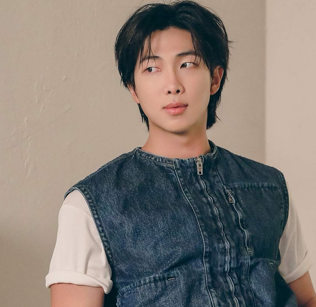 Joonieeee_94's tweet photo. #RM's 'Indigo' is now the longest charting album by a Korean soloist in Billboard 200 history 💙💙💙

Congratulations Namjoon
Congratulations RM 
#IndigoByRM https://t.co/wjfR1BpV6T